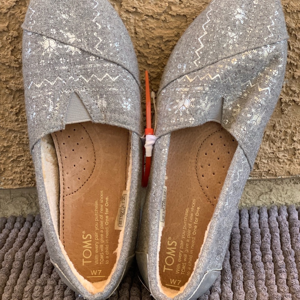 Toms - Picture 4 of 5